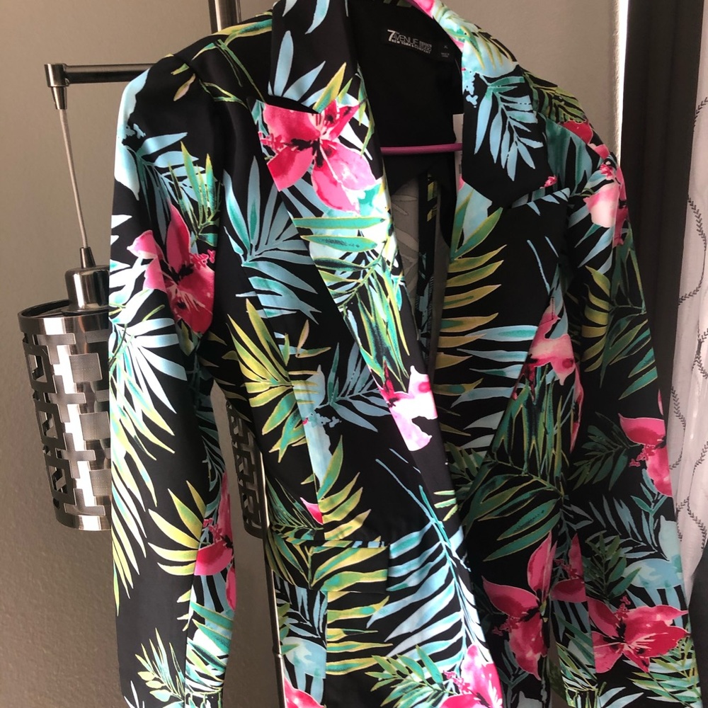 Beautiful Floral blazer